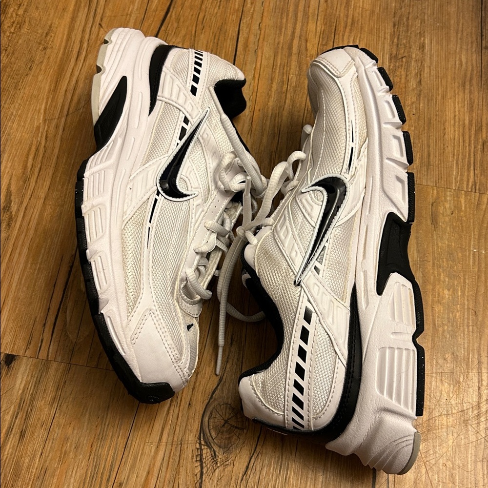 Nike Initiator running shoes size 9